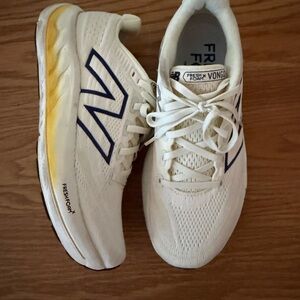 New Balance Women's Vongo Fresh Foam running shoes